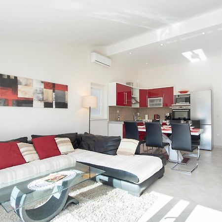 Nice Apartment In Ostrvica With Kitchen Zewnętrze zdjęcie