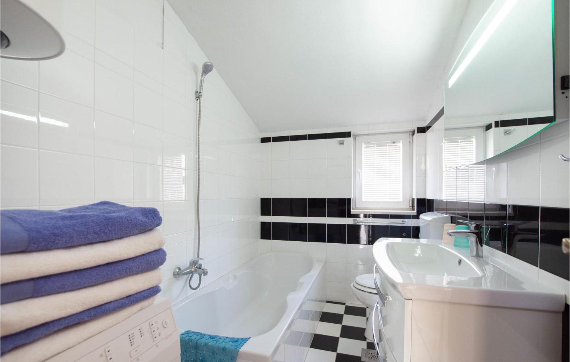 Nice Apartment In Ostrvica With Kitchen Zewnętrze zdjęcie